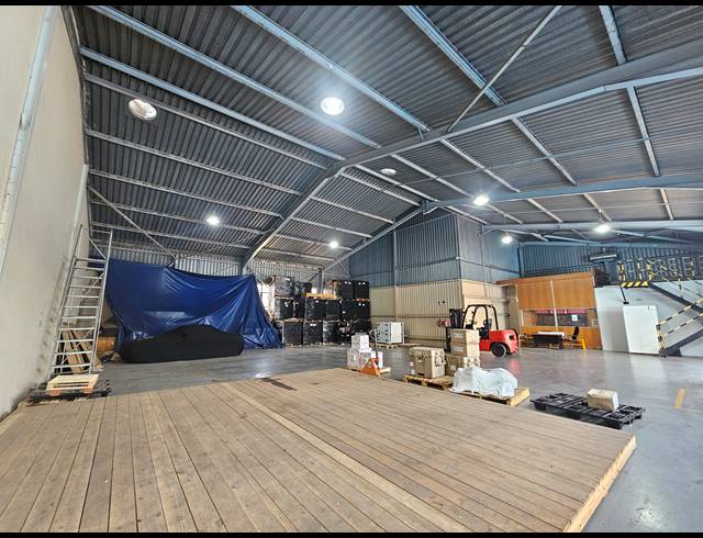 1,876M² WAREHOUSE FOR SALE IN ISANDO